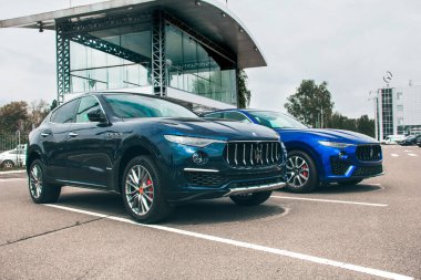 21 Nisan 2020 - Kiev, Ukrayna: Lüks Maserati Levante şehirde park halinde