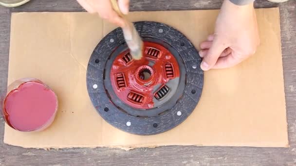 Man Prime Metal Painting Car Clutch Disc Work Paint Counter — Stock Video