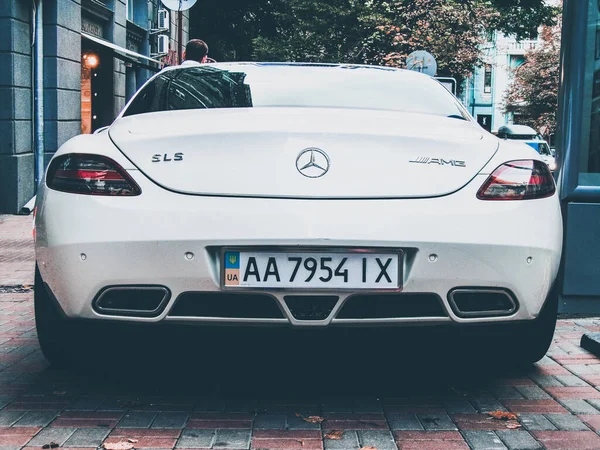 Kiev Ukraine August 2010 White Mercedes Benz Sls Amg Parked —  Fotos de Stock