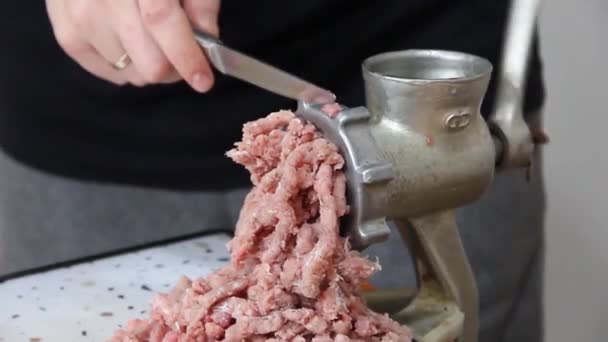 Chef Trasforma Carne Macinata Tritacarne Costolette Carne Tritata Cibo Fatto — Video Stock