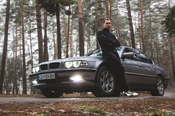 Chernigov Ukraine January 2021 Guy Stands Bmw E38 Car Road — Stock Photo, Image