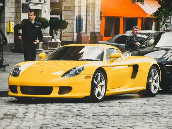 Kiev Ukraina Juni 2011 Exklusiv Superbil Porsche Carrera Parkerad Staden — Stockfoto