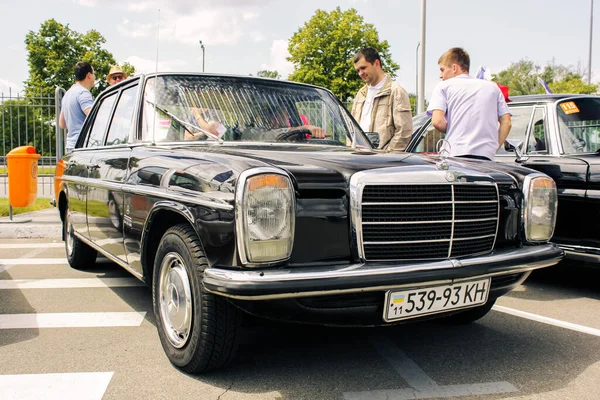 Kiev Ukraina Juni 2012 Gamla Mercedes Benz Staden Retrobil Mercedes — Stockfoto