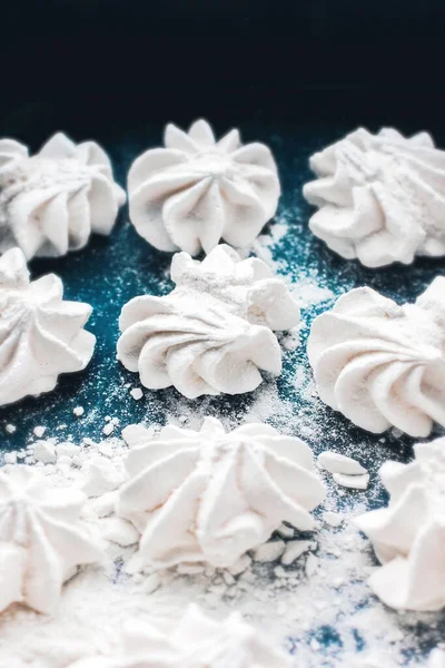 Печиво Meringue Синьому Тлі Походження Мерінге Скрижані Гуді — стокове фото