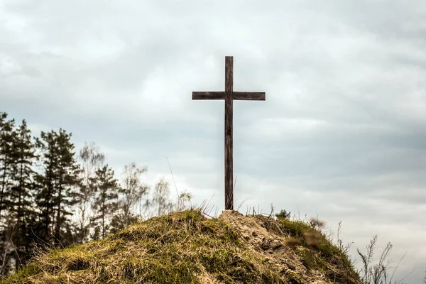 Σταυρός Στο Λόφο Κενός Σταυρός Στον Ουρανό Αληθινό Πάσχα Ελπίδα — Φωτογραφία Αρχείου