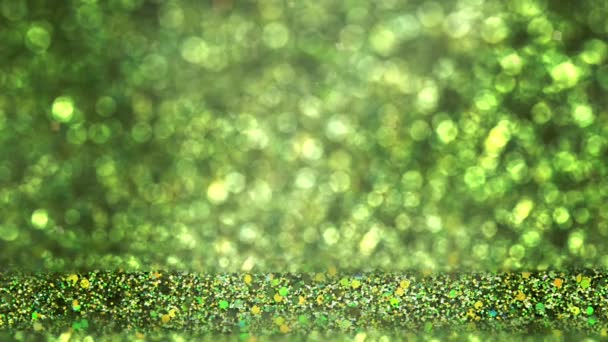 Serpentina Cadente Sfondo Verde Sfondo Brillante Bellissimo Bokeh Incandescente Luminoso — Video Stock