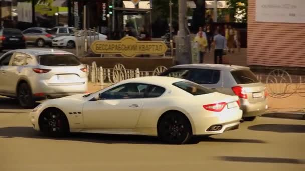Київ Україно Травня 2021 Maserati Granturismo Drive City Чоловік Русі — стокове відео