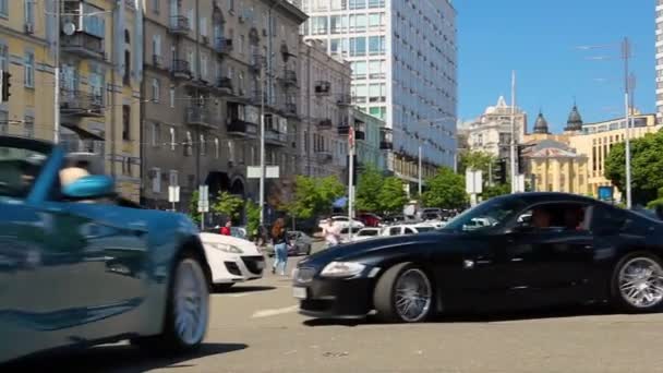 Kiev Ukraine May 2021 Bmw Cars Different Colors Pull Out — Video Stock