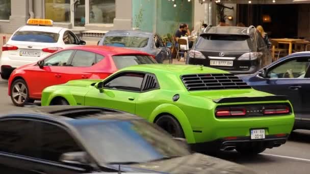 Kiev Ukraine June 2021 Bright Green American Muscle Car Dodge — Stok video