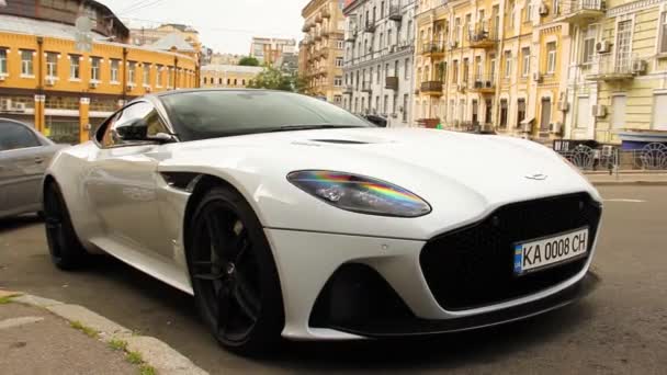 Kiev Ukraine June 2021 Люксовий Бритнічний Суперкар Aston Martin Dbs — стокове відео