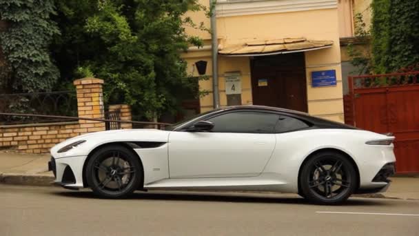Kiev Ukraine Juni 2021 Britischer Supersportwagen Aston Martin Dbs Superleggera — Stockvideo