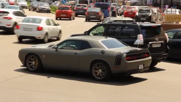 Kiev Ucrânia Junho 2021 Gray Dodge Challenger Srt8 Cidade American — Vídeo de Stock