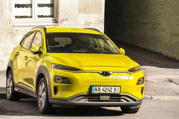 Kiew Ukraine Mai 2021 Heller Hyundai Kona Parkt Der Stadt — Stockfoto