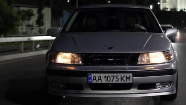 Czernigow Ukraina Lipca 2021 Samochód Saab Ruchu Drodze Nocnej Noc — Wideo stockowe