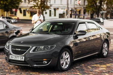 Chernigov, Ukrayna - 24 Temmuz 2021: Gray Saab 9-5