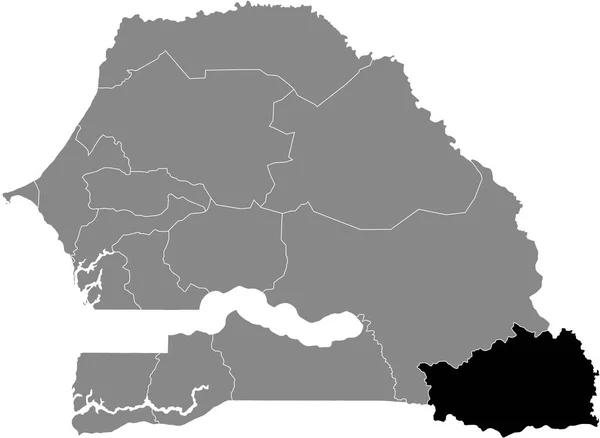 セネガル共和国の灰色の地図の中のセネガルクドゥーゴ地域の黒い強調表示された場所 — ストックベクタ