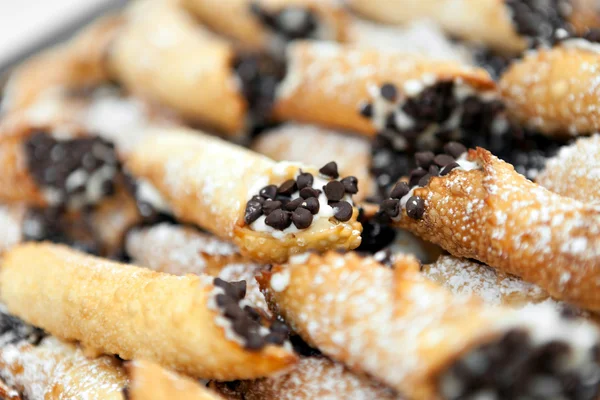 Λήψη νωπά Cannolis για επιδόρπιο — Φωτογραφία Αρχείου