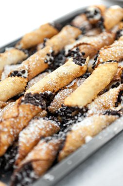 Taze Cannoli tepsi