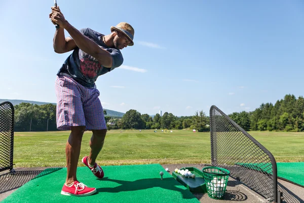 Golfista en la cordillera —  Fotos de Stock