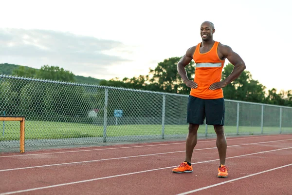 Track & Field Runner glimlachen — Stockfoto