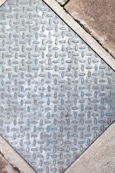 Plaque de diamant métallique de trottoir — Photo