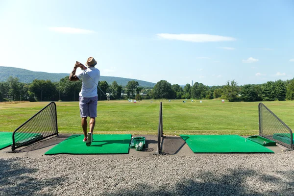 Driving Range Golf Swing — Zdjęcie stockowe