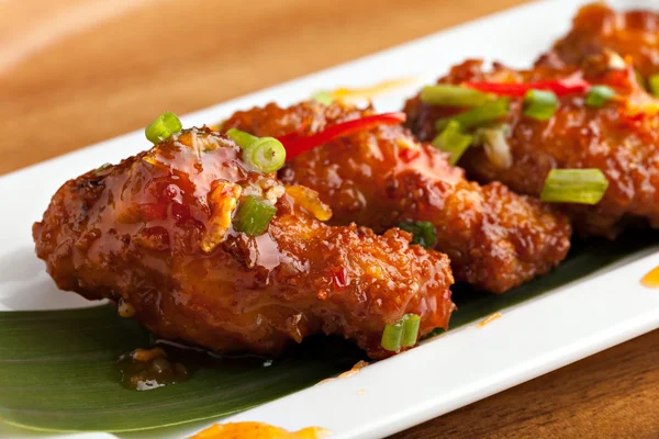 Ali di pollo speziate tailandesi piccanti — Foto Stock