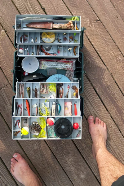 Fishing Tackle vak op een dok — Stockfoto