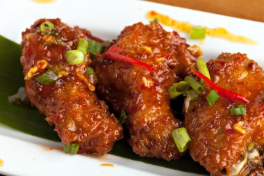 Tay baharatlı tavuk kanadı