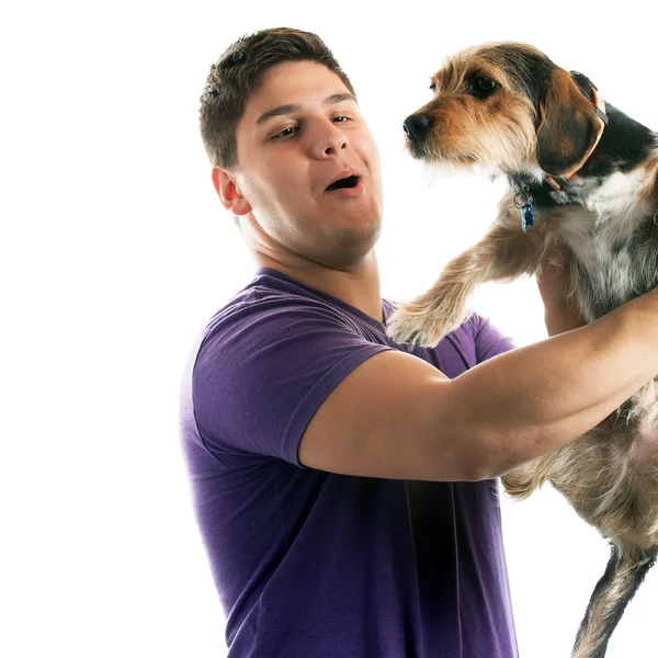 Hombre sosteniendo su perro mascota —  Fotos de Stock