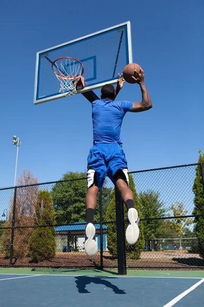 Slam dunk basquete — Fotografia de Stock