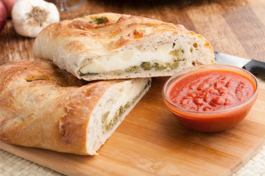 Stromboli ekmek dolması