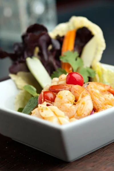 Salada tailandesa com frutos do mar — Fotografia de Stock