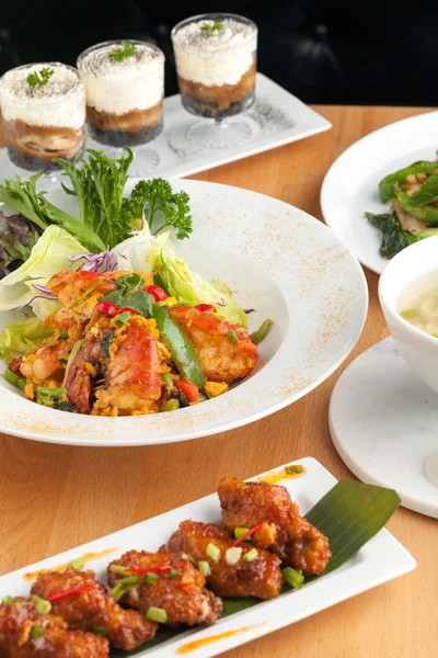 Variedad de platos de comida tailandesa — Foto de Stock