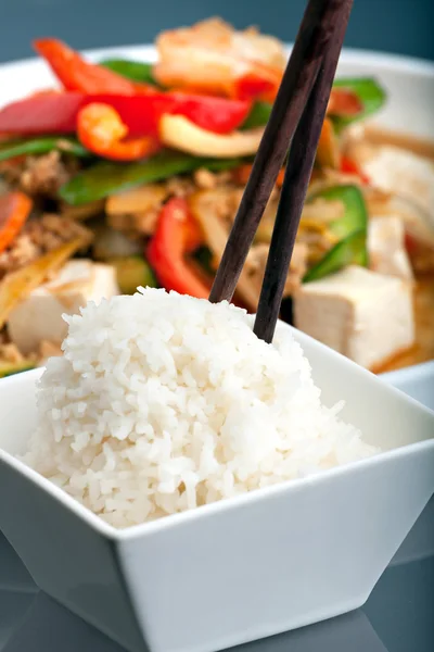 Comida tailandesa con arroz jazmín —  Fotos de Stock