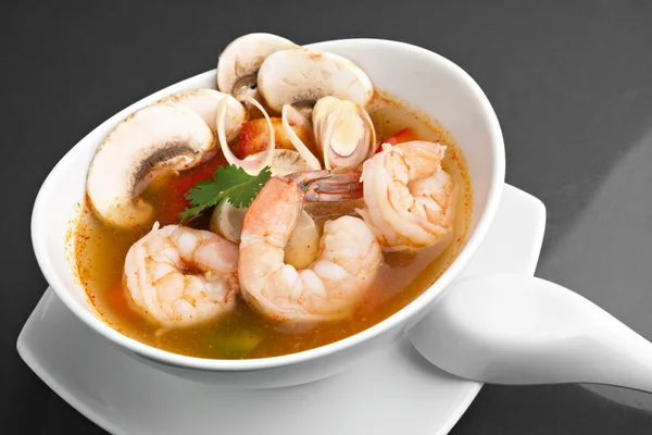 Thailändische Gemüsesuppe mit Garnelen — Stockfoto