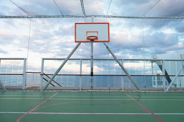 Netted Basketball Court — Stock Photo, Image