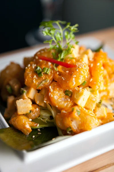 Хрустящее блюдо из тайских креветок — стоковое фото