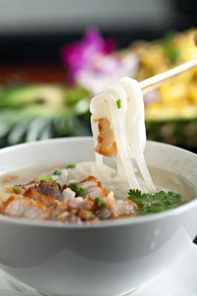 Thai-Suppe mit Schweinefleisch — Stockfoto