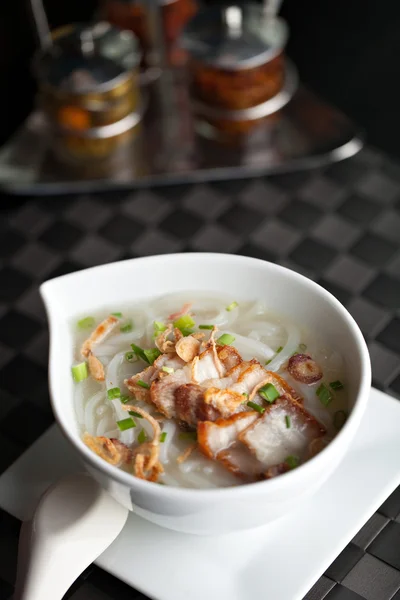 Thai Noodle Soup with Crispy Pork — Stock Photo, Image