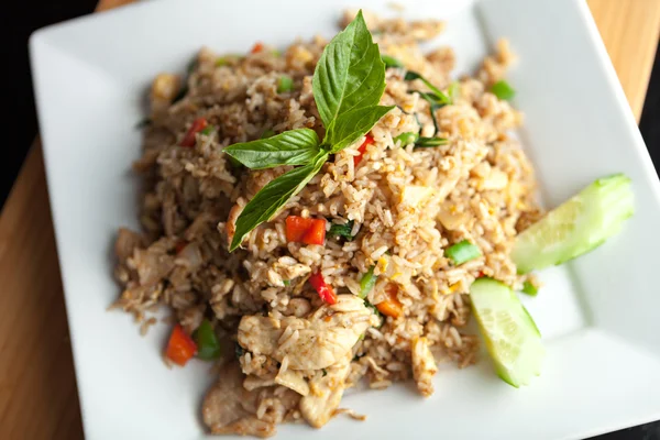 Arroz frito tailandês com frango — Fotografia de Stock