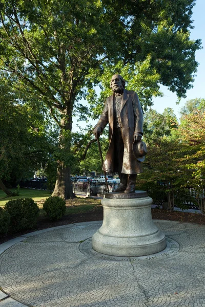 Статуя Эдварда Эверетта Хейла — стоковое фото