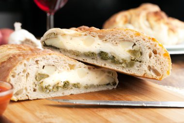 Stromboli ekmek dolması