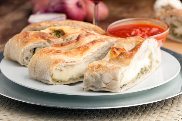 Pane ripieno di broccoli — Foto Stock