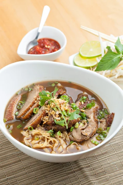 Thaise stijl soep met eend Stockafbeelding