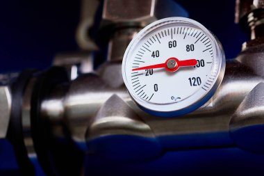 Ölçüm cihazı, basınç sensörü, basınç göstergesi. Mühendislik sensörü ana hat ve boru hattındaki basıncı gösteriyor.