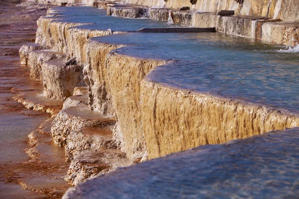 Травертинні басейни в Памуккале — стокове фото