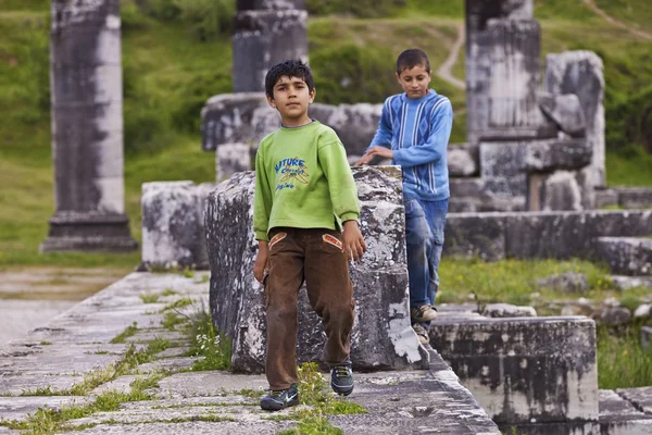 Turkish Boys Playing in Sardis Ruins — Stock Photo, Image