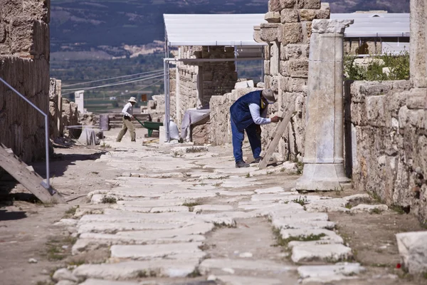 Archäologen bei der Arbeit an antiken Stätten in Asien — Stockfoto