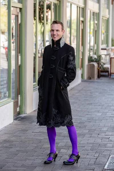 Geslacht vlotte jongeman met vacht — Stockfoto